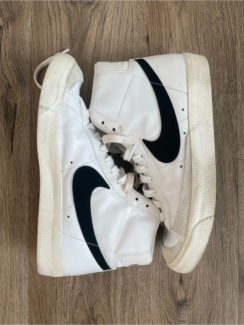 Women Size 9.5 Nike Blazer Mid '77 Vintage Shoes White Black